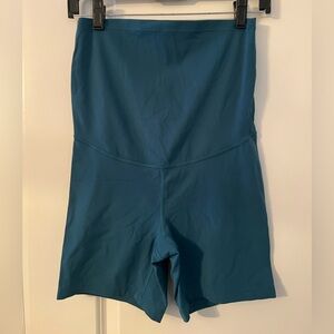 CRZ YOGA maternity bike shorts 6” inseam size small